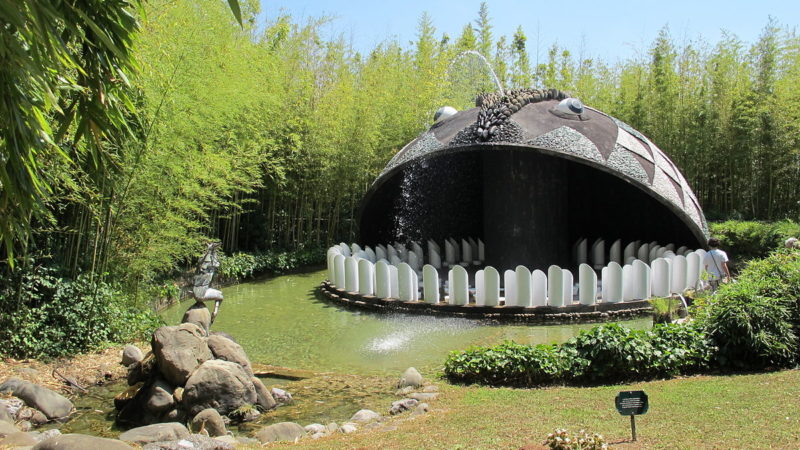 "Parco di pinocchio 23 la capretta e il grande pescecane 02" di I, Sailko. Con licenza CC BY-SA 3.0 tramite Wikimedia Commons.
