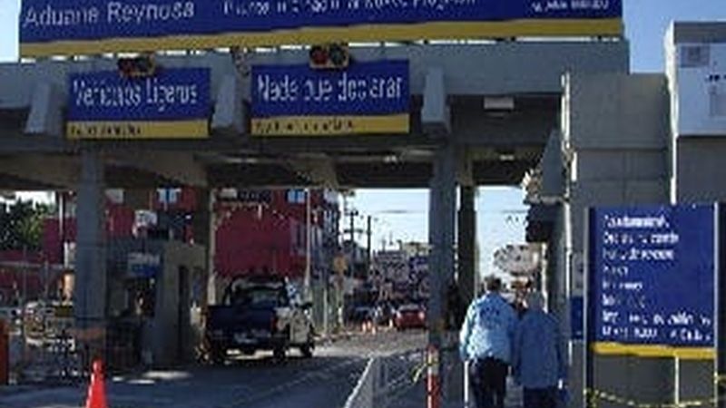 Border crossing and pedestrian bridge at Nuevo Progreso, Mexico.